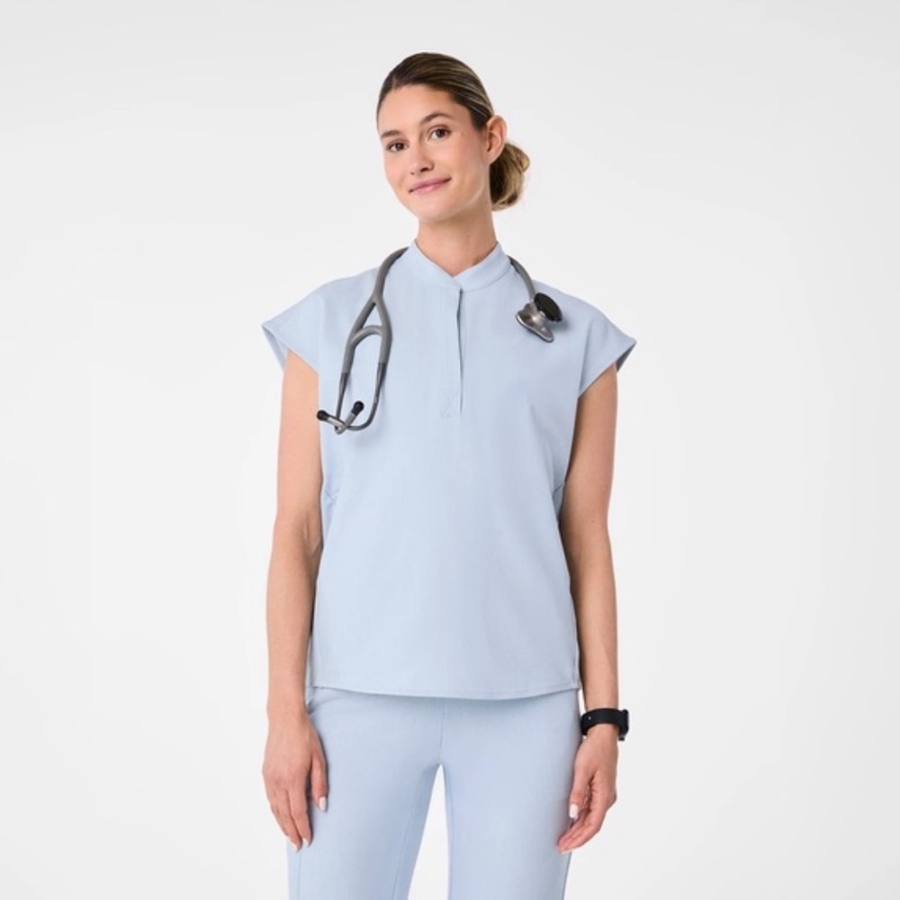 Figs Rafaela Oversized Scrub Top Women’s M Sky Blue